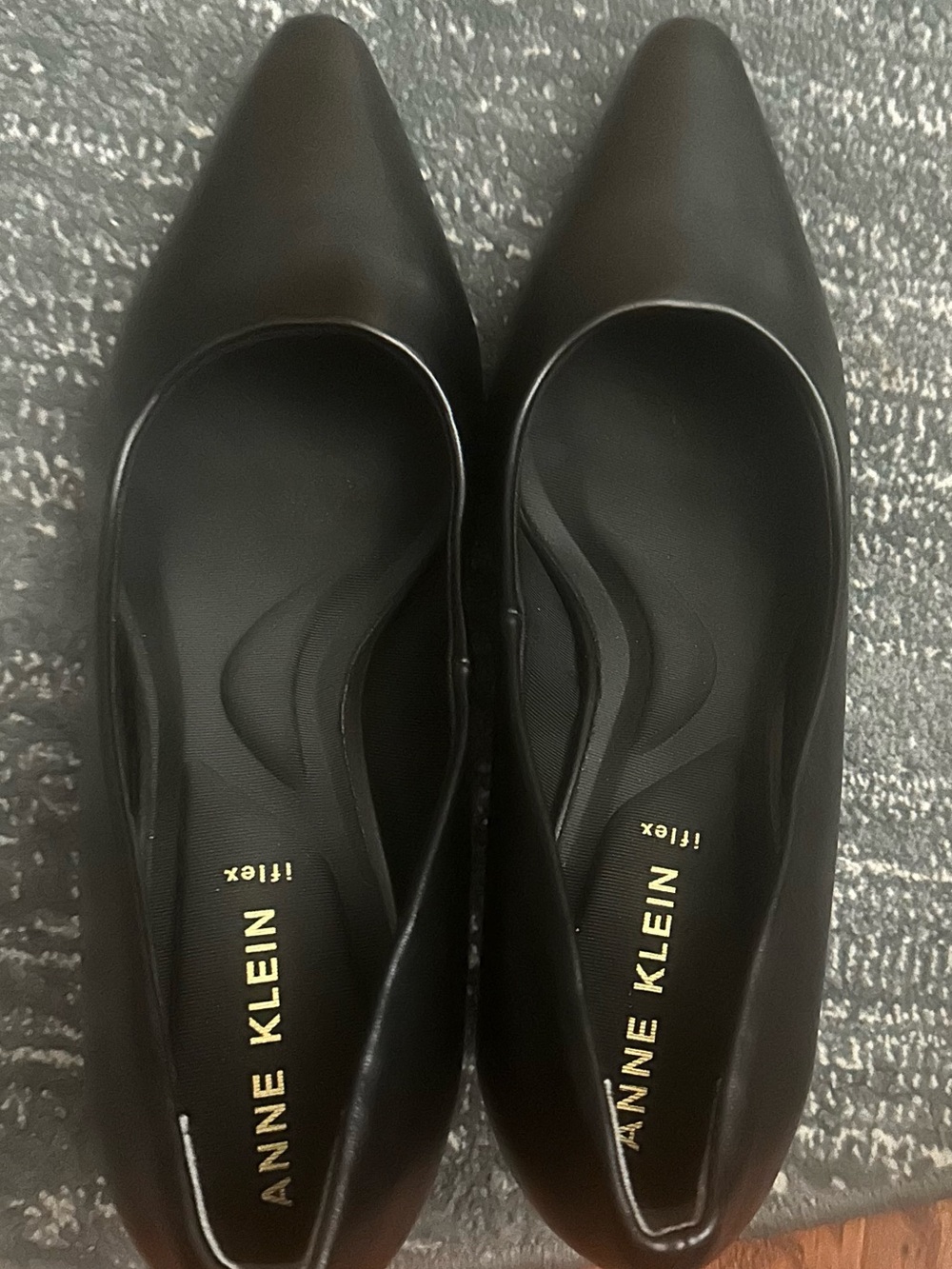 Anne Klein Black Pointed Toe heel
